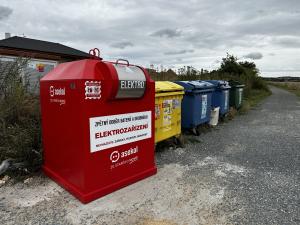 Kontejnery na elektroodpad a menší opravy ve městě