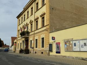 Druhý bankomat ve městě